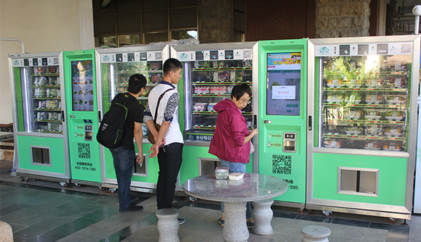 自動(dòng)售貨機(jī)進(jìn)入酒店提高服務(wù)質(zhì)量！